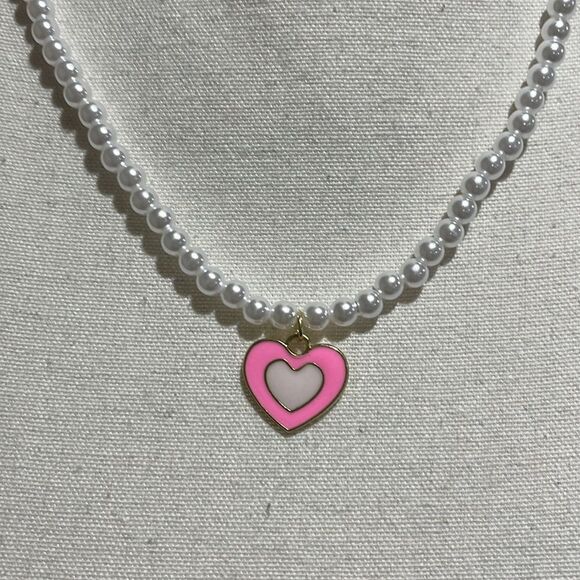 NWOT Two-tone enamel pendant with faux pearl chain - Picture 2 of 3